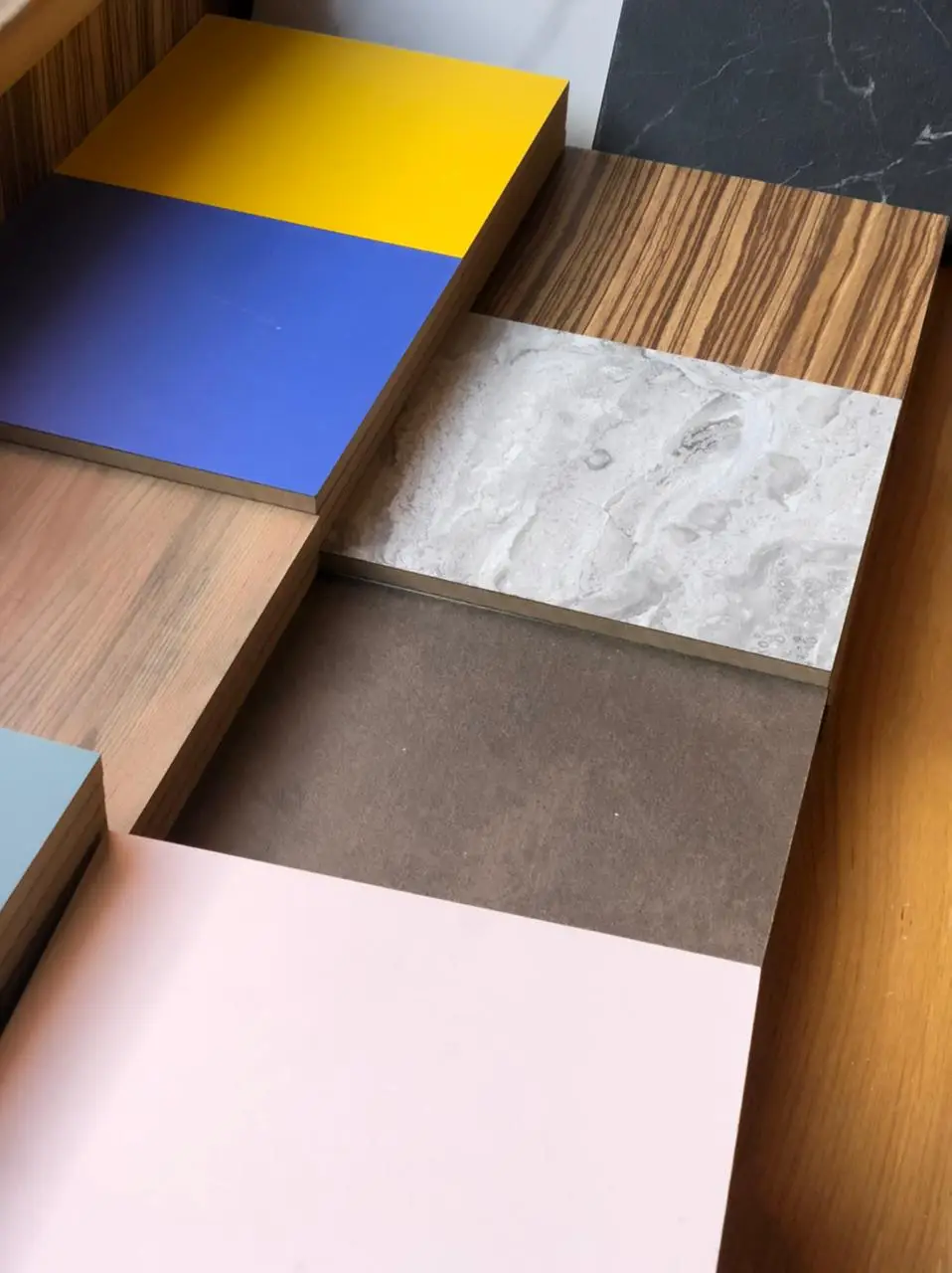 HPL — stratifié haute pression, coloris vifs
